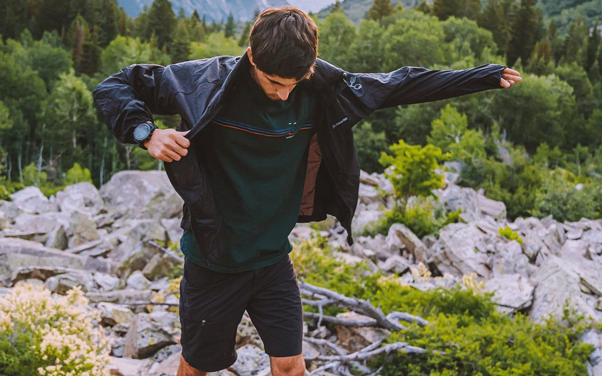 Self-healing jacket